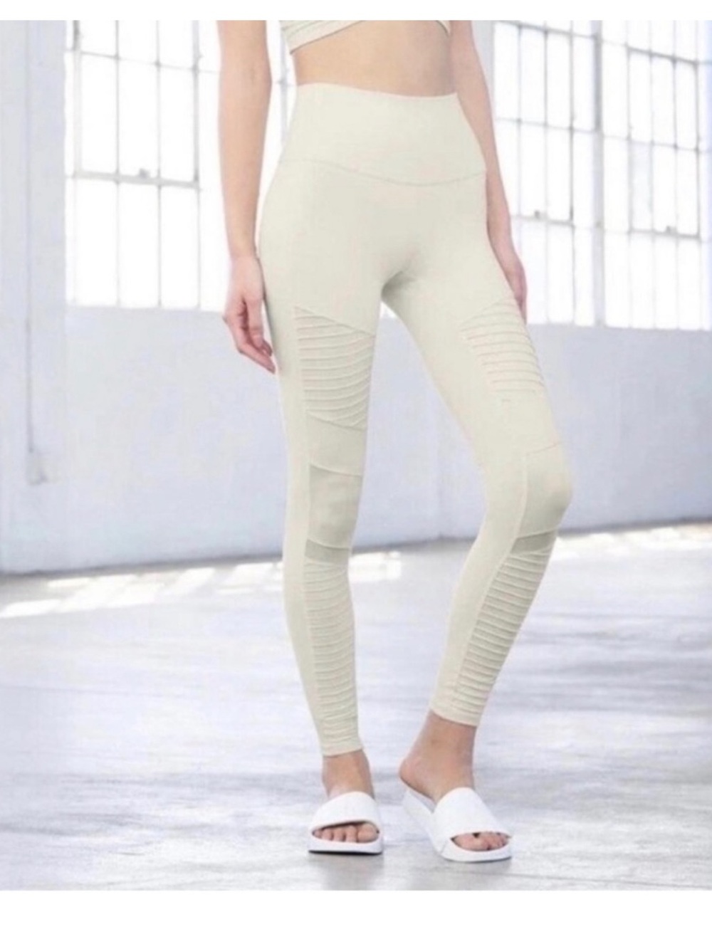 Alo Yoga vintage  off white moto legging